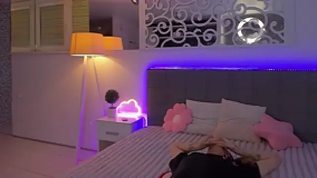 LuisaClover's Live XXX Chat