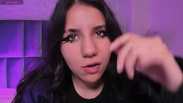 HollyPeach Chat XXX live