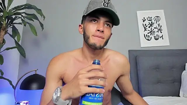 Tylerffoxx 现场XXX聊天