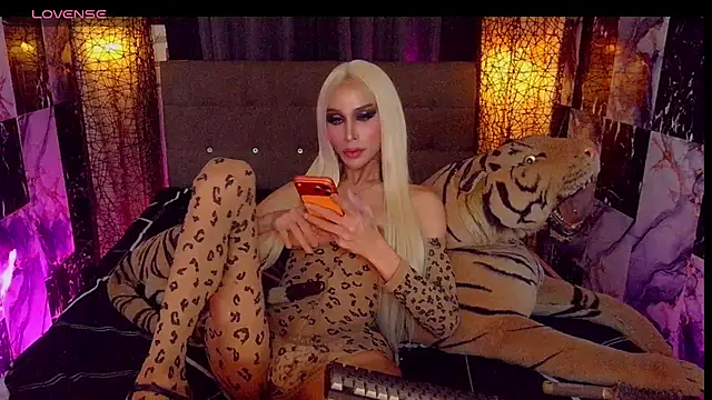 SeductiveSamanthaTS élő XXX-chatje
