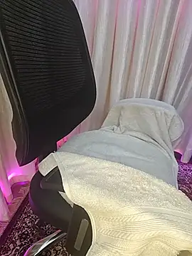 Curvy_Pooja live XXX chat