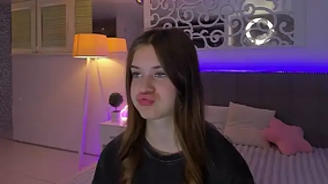 XXX chat uživo modela LuisaClover