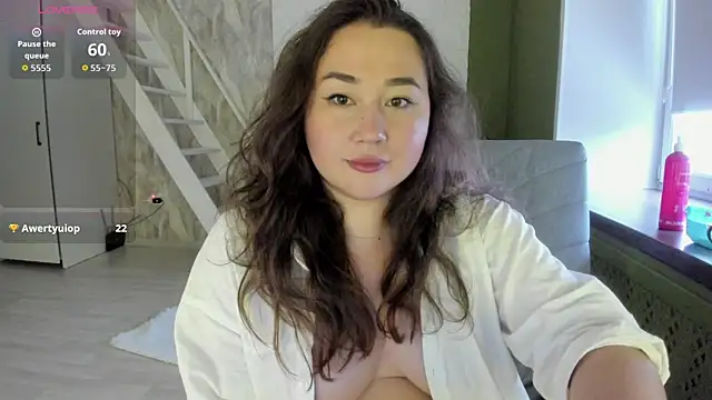 emilia_mur Adlı Modelin Canlı XXX Sohbeti
