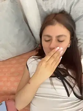 EmilyCxx XXX чат на живо
