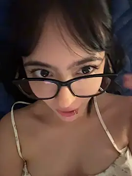 Hinata_3's Live XXX Chat