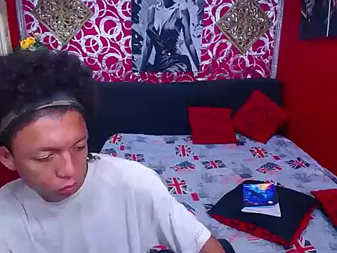 skinny20boy Adlı Modelin Canlı XXX Sohbeti