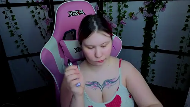 kitsune_little élő XXX-chatje