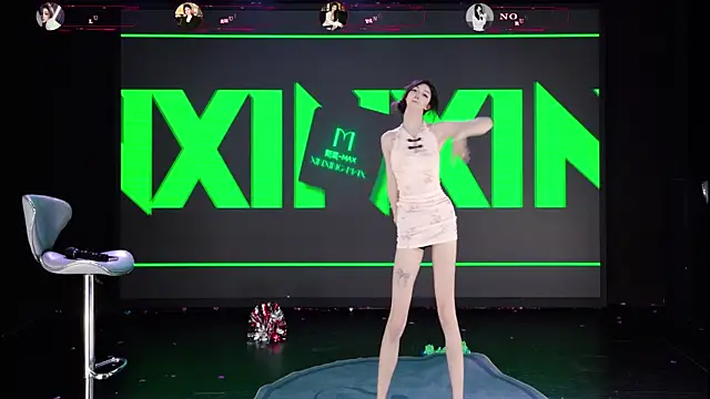 צ'אט XXX בשידור חי של TF-001