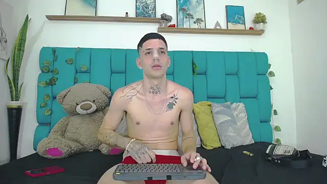 MaxHornyLatin Live XXX-chat