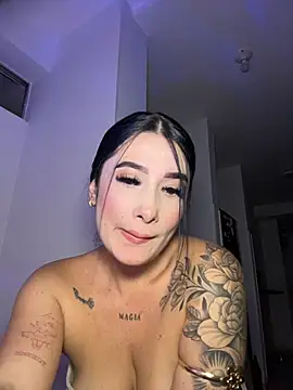 Libia_James Adlı Modelin Canlı XXX Sohbeti