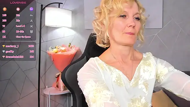 Julie_Lucas 即時 XXX 聊天