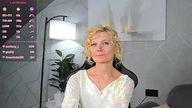 Julie_Lucas Adlı Modelin Canlı XXX Sohbeti