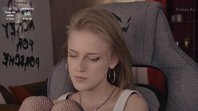 Chat XXX en directo de KiraMontoya