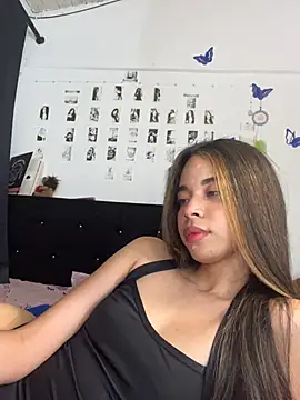 Milleradhara24 Adlı Modelin Canlı XXX Sohbeti