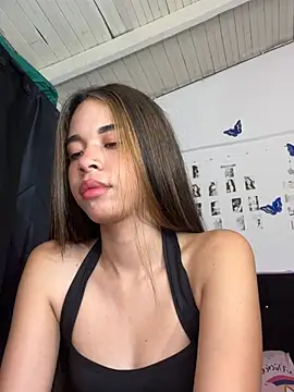 Milleradhara24 Adlı Modelin Canlı XXX Sohbeti