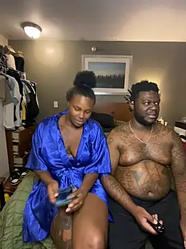 XXX chat uživo modela Tattedupdek