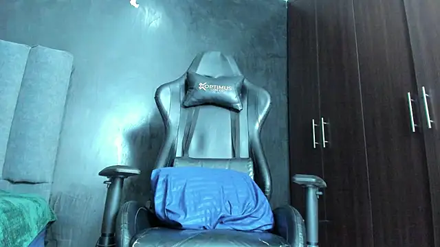 Enzo_Maserati live XXX chat