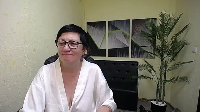 EmilyL0ve Chat XXX live