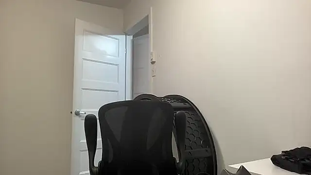 ThickDickMontreal 现场XXX聊天