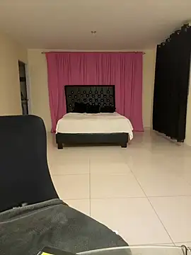 Latina-miss' Live XXX Chat