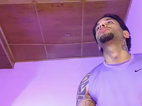 Chat +18 de Ale_targaryem ao vivo
