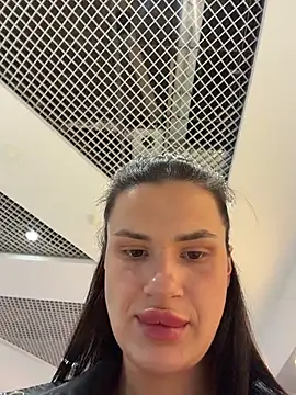 Chatroom XXX en direct de MiraReach