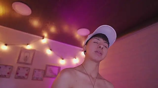 Chatroom XXX en direct de tommy_blue