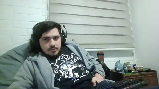 Онлайн чат XXX hung_weeb