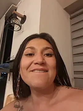 Chat +18 de Magenta_Moon ao vivo