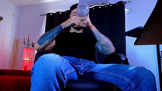 MightyAaron66 Live XXX-chat