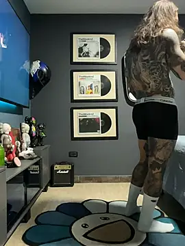 ThomasHells live XXX chat