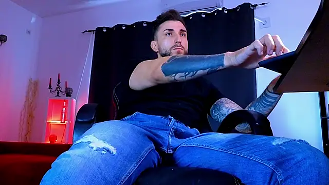 MightyAaron66n Live XXX chat