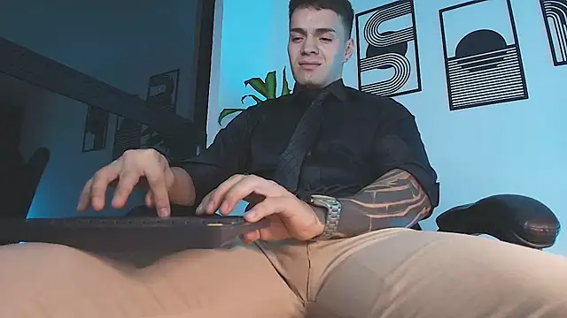 ALPHA_DOMINUS_ Show in webcam