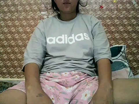 Mansi_p Adlı Modelin Canlı XXX Sohbeti