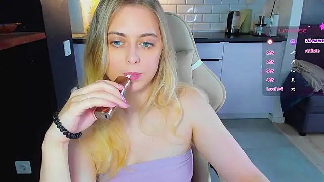 blonde_kellyy's Live XXX Chat