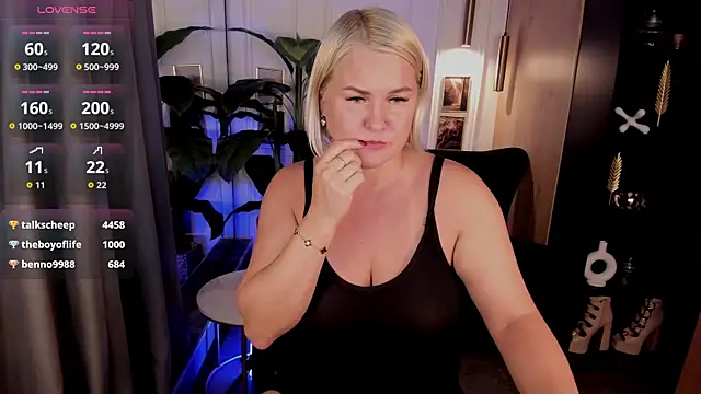 Онлайн чат XXX YolandaKiss