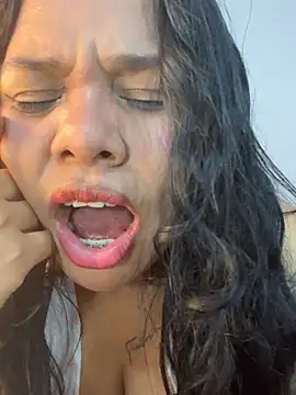 Chatroom XXX en direct de Rashell1_Queen