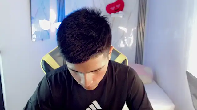 Chat +18 de Ascii_one ao vivo
