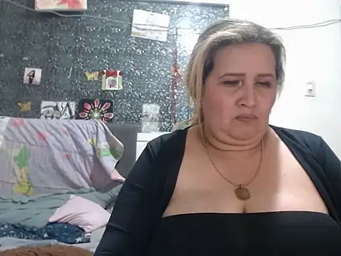 Perla1981-- Live XXX-chat