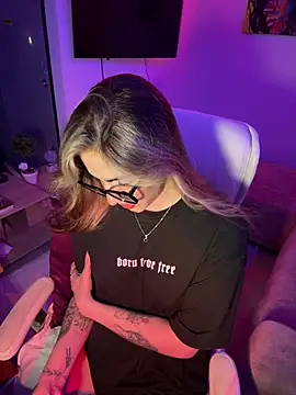 צ'אט XXX בשידור חי של Yaii_