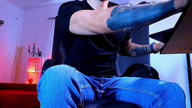 XXX chat uživo modela MightyAaron66