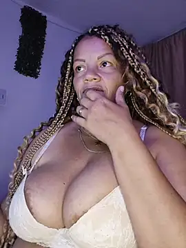 Eva_luxxeii Adlı Modelin Canlı XXX Sohbeti
