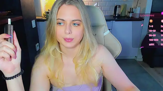 blonde_kellyy's Live XXX Chat