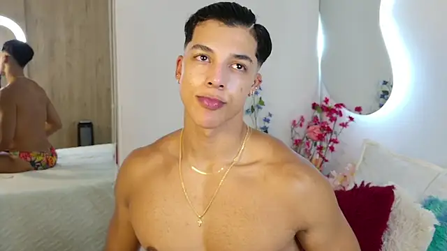 Troye_Williams Live XXX-Chat