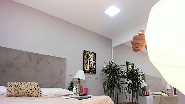 Онлайн чат XXX Angie_abby
