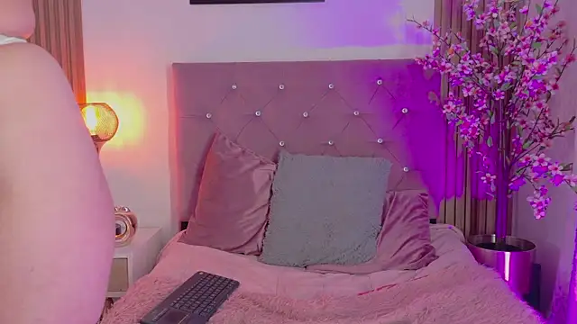 Chat +18 de ravena_queen ao vivo