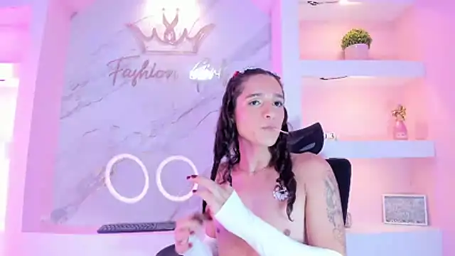 Chatroom XXX en direct de CandyDance1_