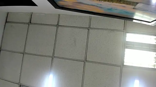 Salmaportman69のライブXXXチャット