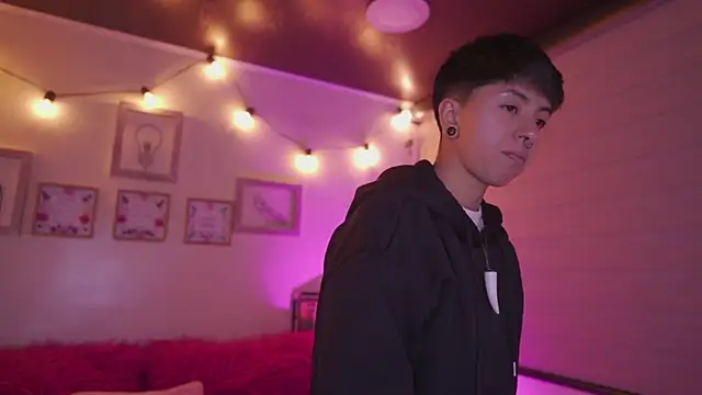 tommy_blue XXX чат на живо