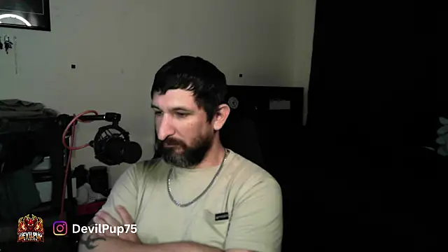 XXX chat uživo modela DevilPup75_